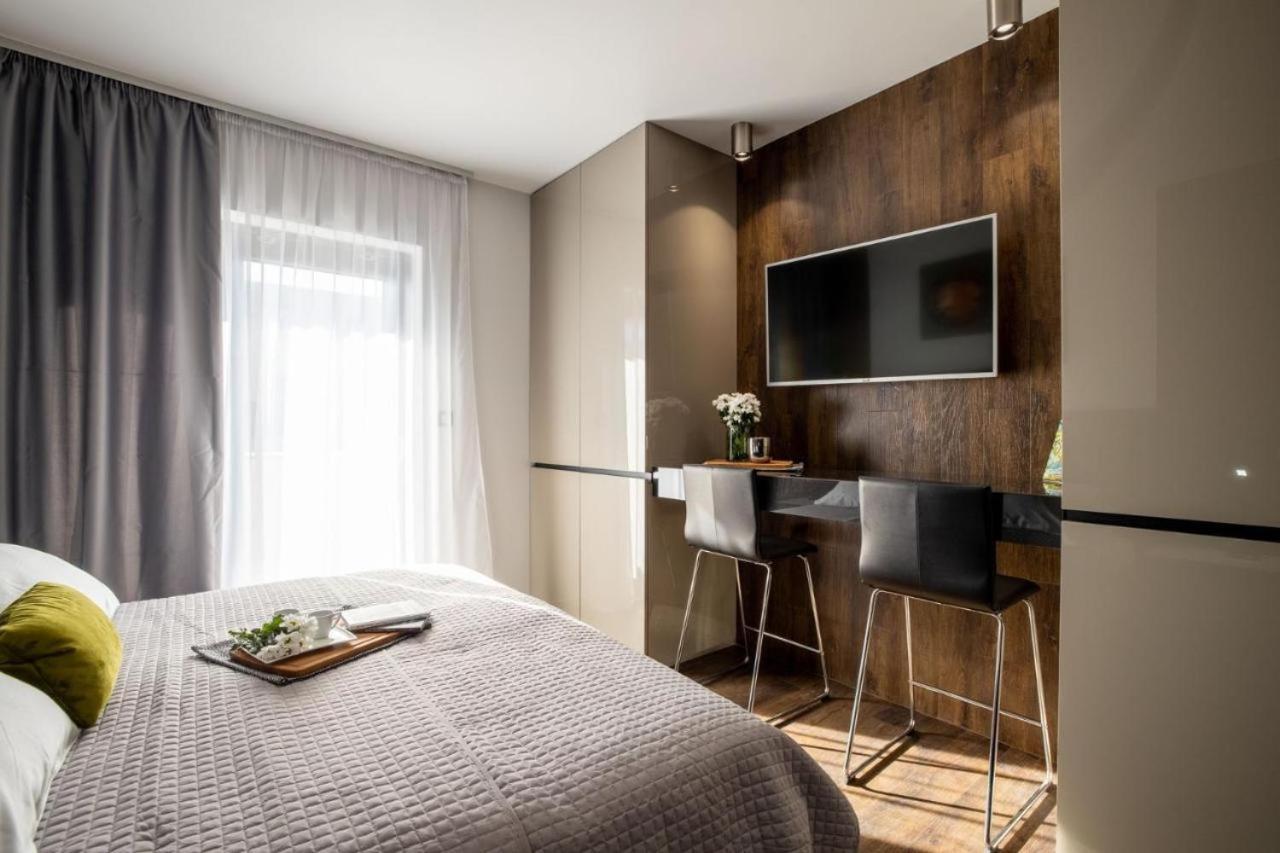 Roof 69 Rooms Split Eksteriør bilde
