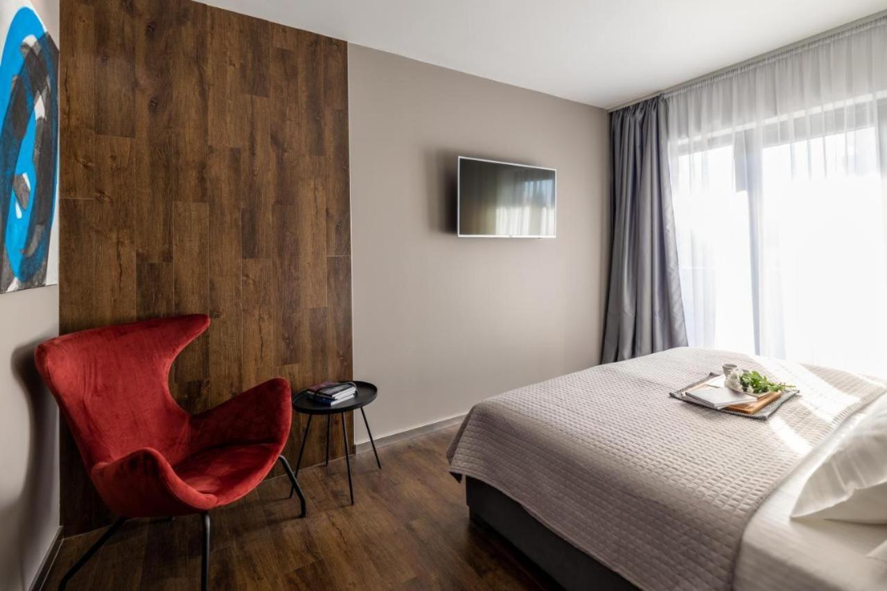 Roof 69 Rooms Split Eksteriør bilde