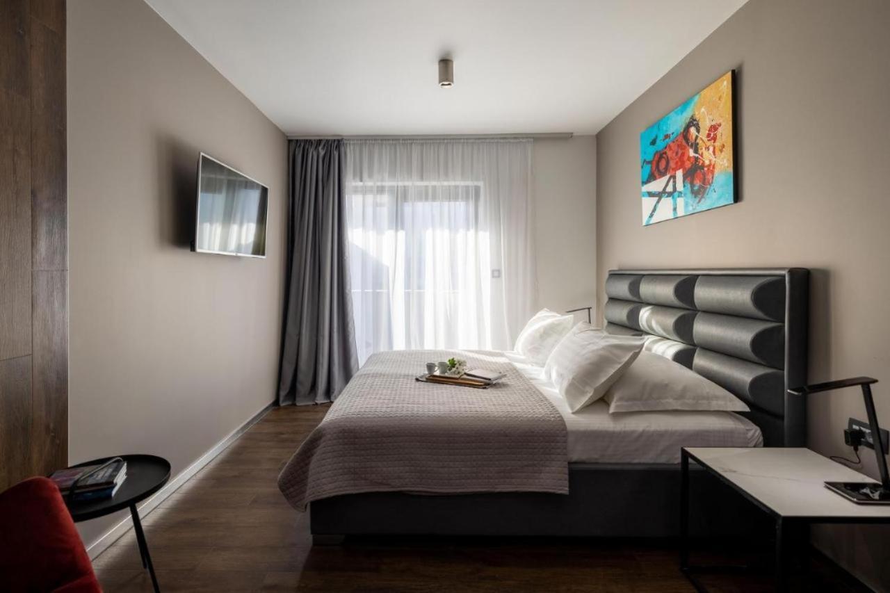 Roof 69 Rooms Split Eksteriør bilde