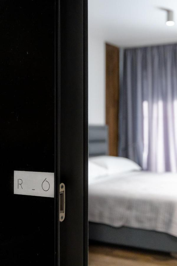 Roof 69 Rooms Split Eksteriør bilde